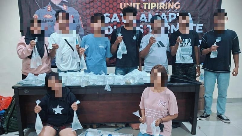 Dua Perempuan Diringkus Gegara Edarkan Ratusan Kantong Miras