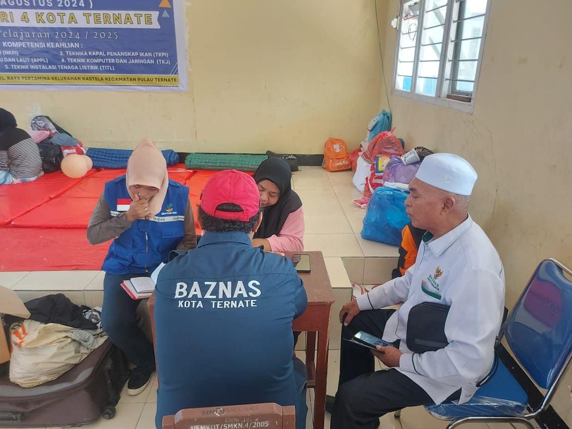 Baznas Ternate Salurkan Bantuan Dana pada Korban Selamat Banjir Bandang Rua