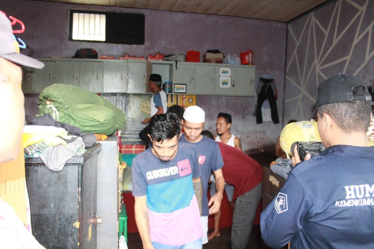 Razia Gabungan, Petugas Temukan Benda Tajam Napi Lapas Ternate