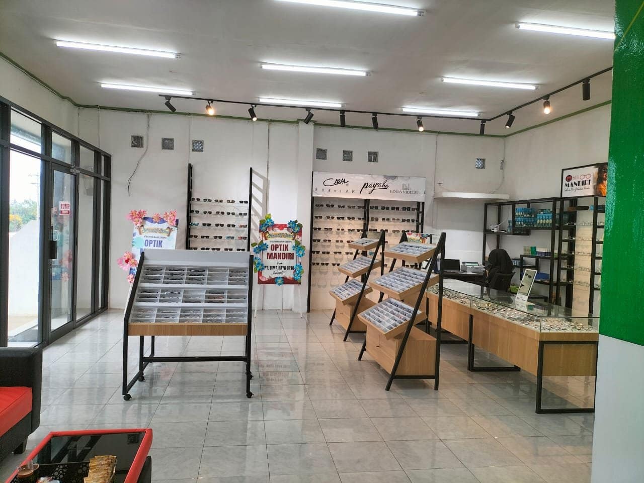 Optik Mandiri Cabang Jailolo, Hadir Lebih Dekat dengan Beragam Program Diskon Kacamata