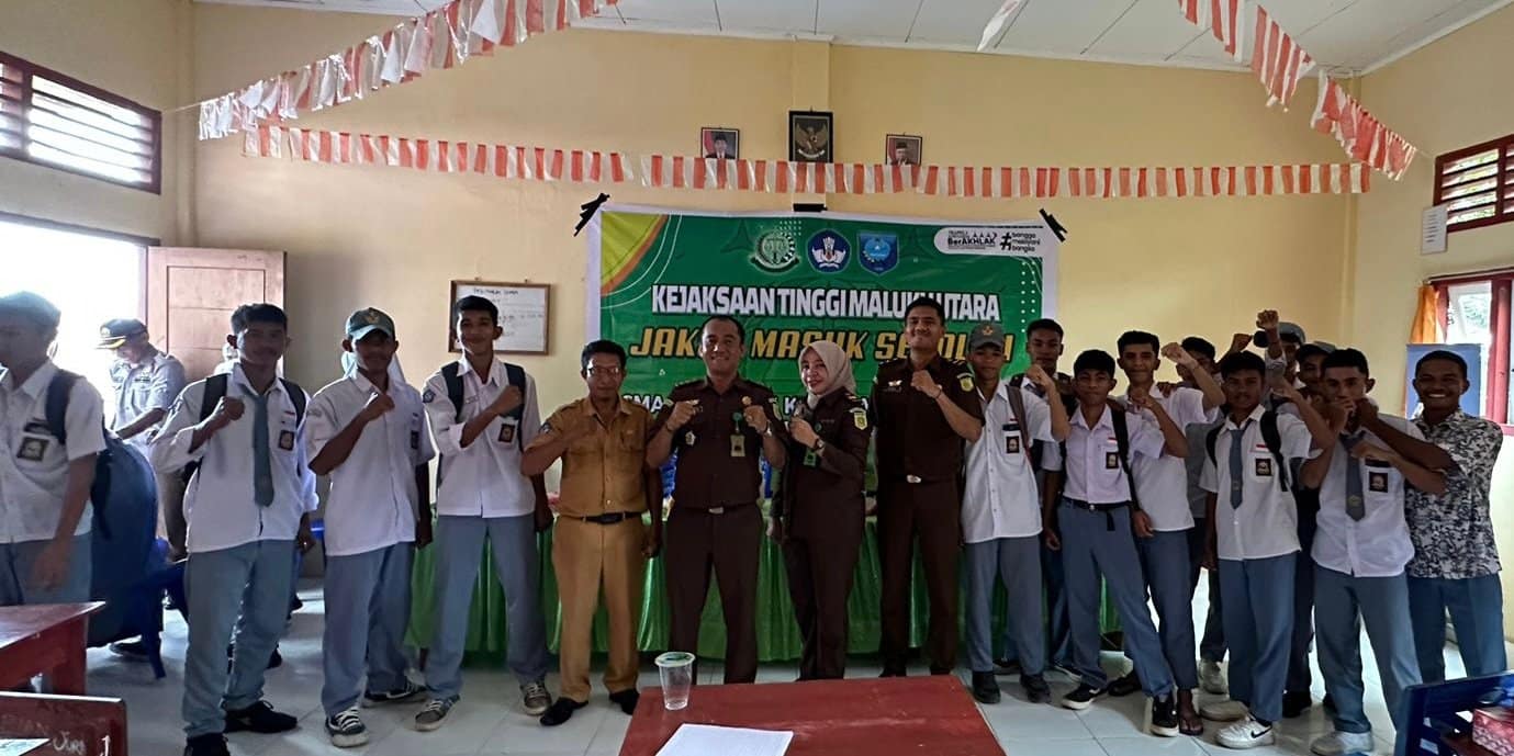 Pelajar Kecamatan Terluar di Ternate Diberikan Penyuluhan Hukum