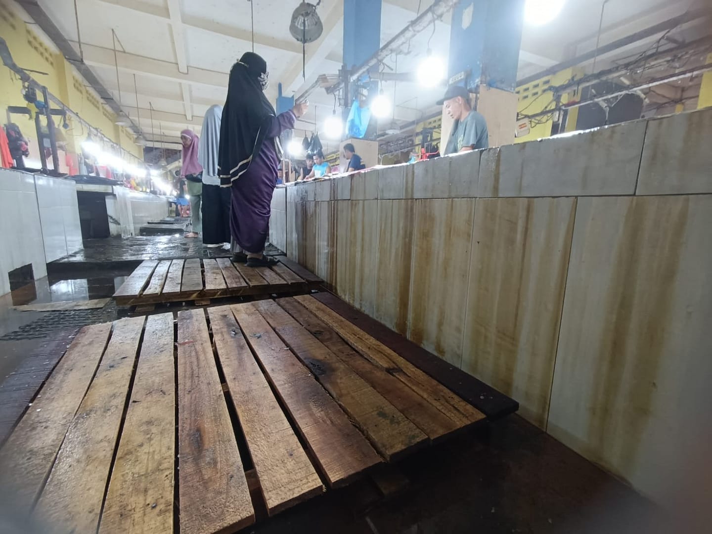 Pedagang Keluhkan Genangan Air dalam Tempat Penjualan Ikan Pasar Higienis