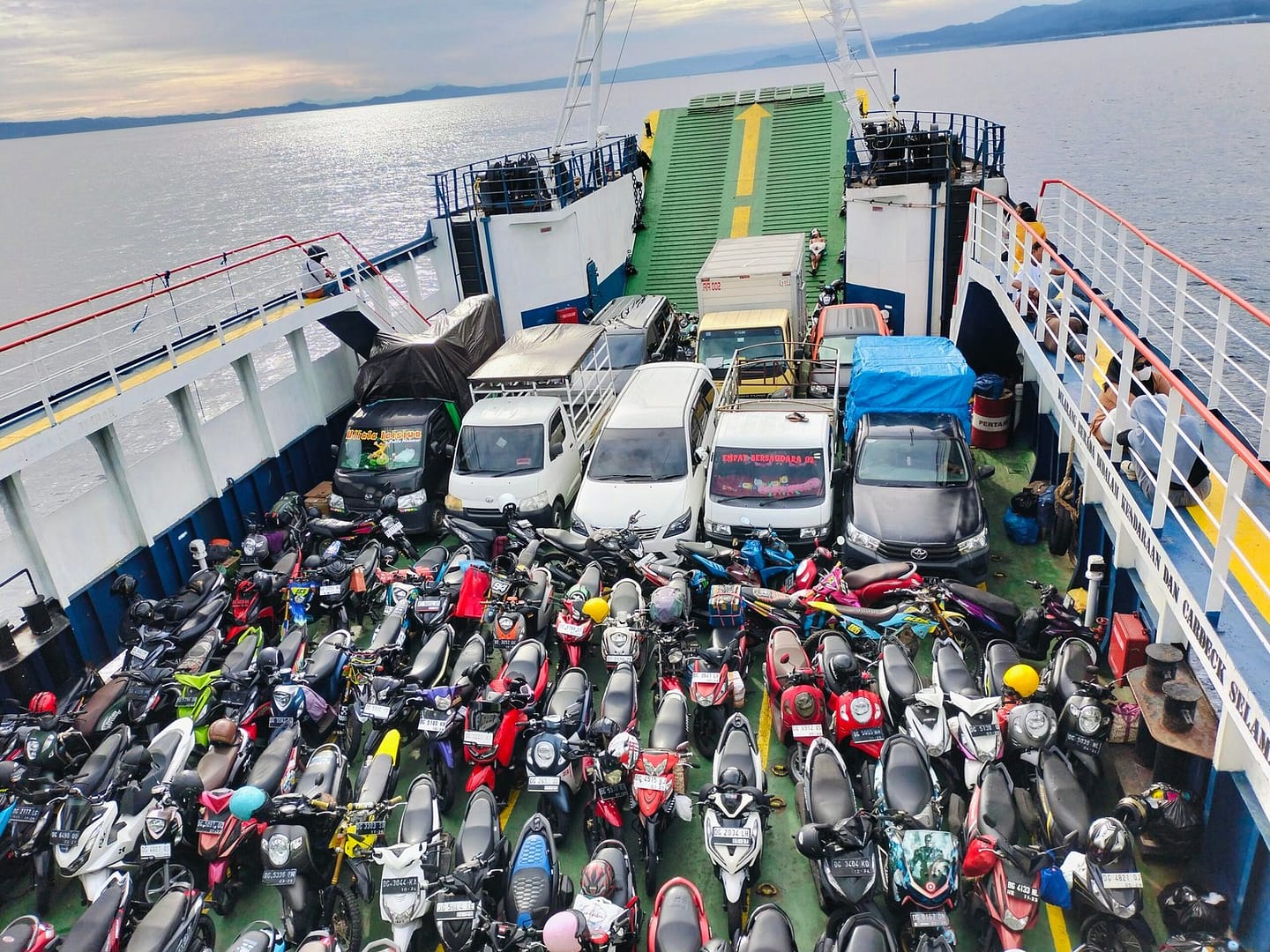 Pemudik Iduladha Padati Pelabuhan Penyeberangan Ferry Ternate