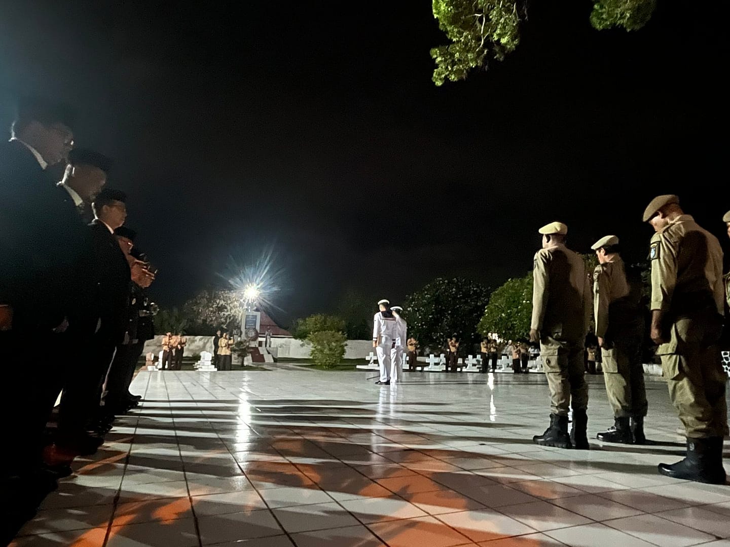 Danlanal Jadi Irup Renungan Suci di TMP Banau Ternate