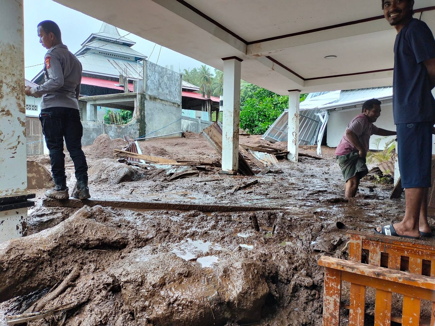 Banjir Bandang Landa Ternate, Belasan Orang Meninggal Tertimbun Lumpur