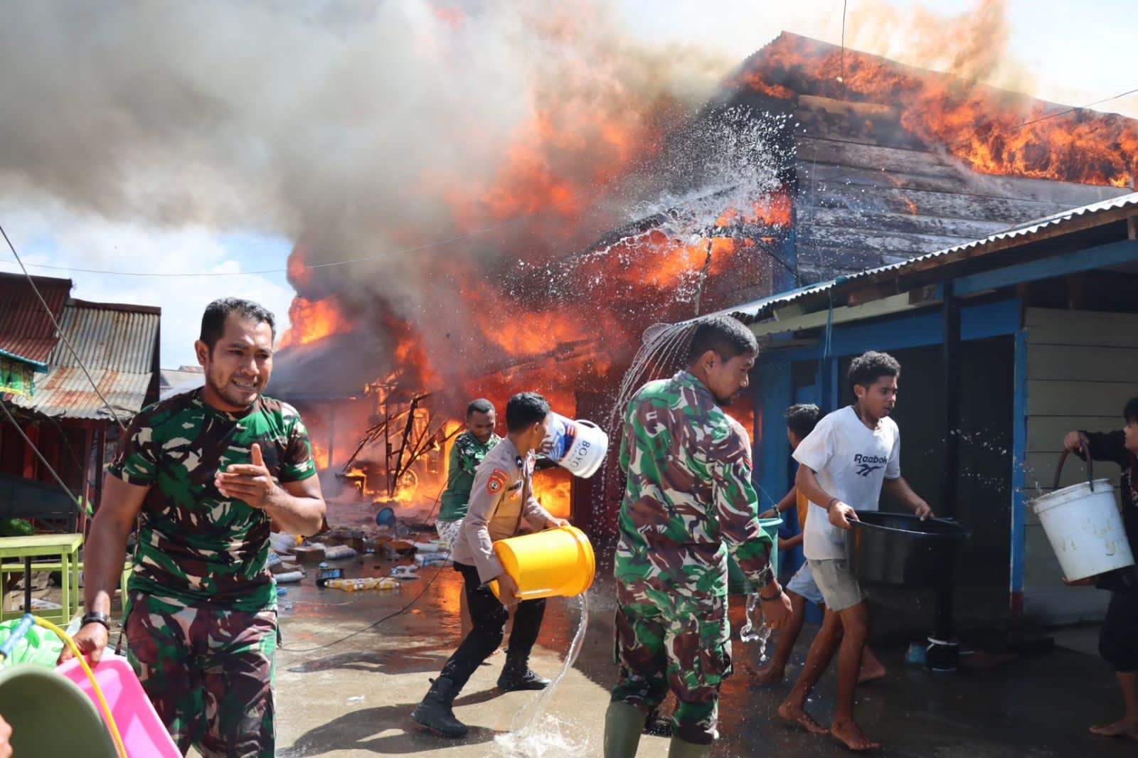 Pasar Buli Terbakar, Warga Sekitar Terpaksa Mengungsi