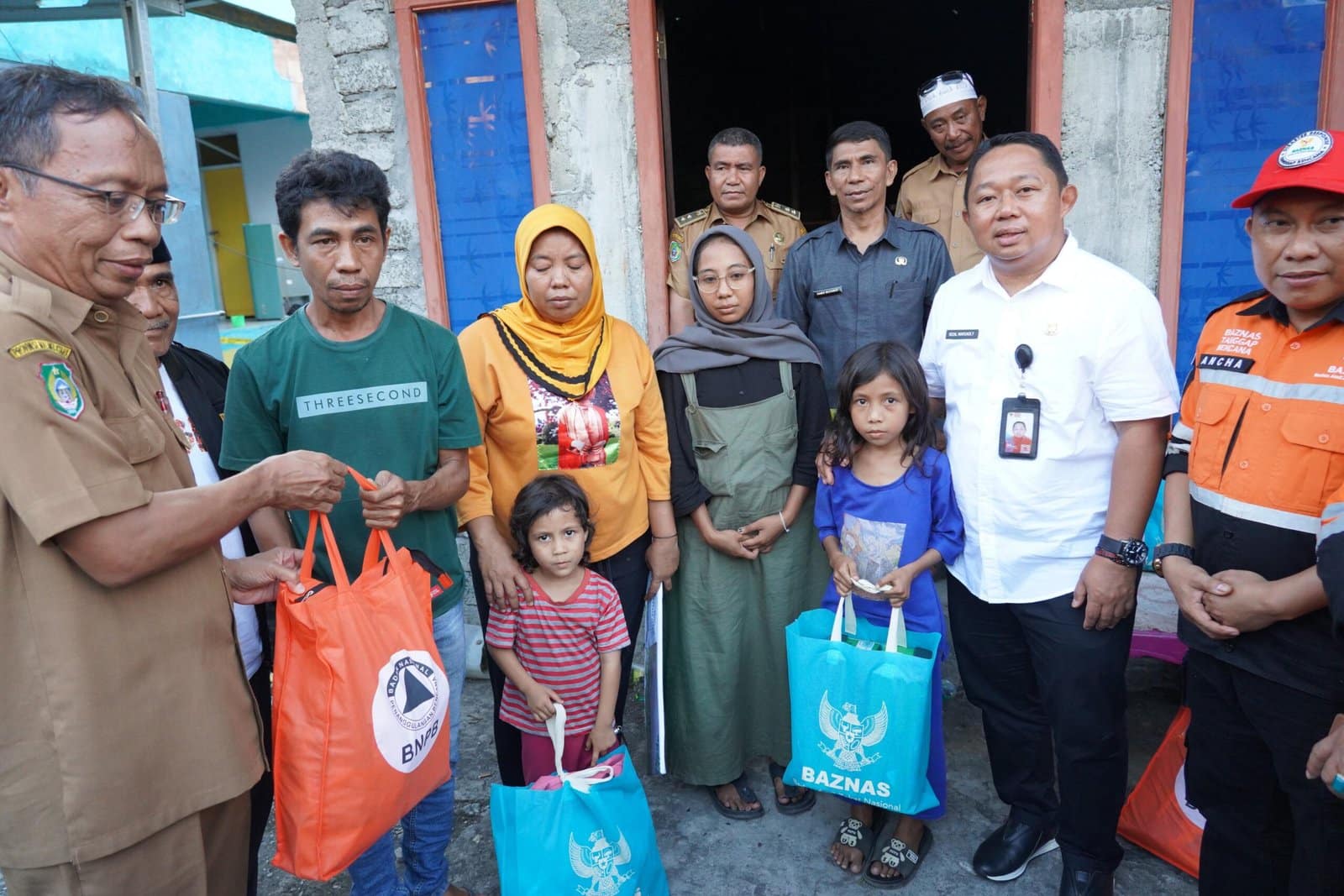 Pemkot dan Baznas Ternate Beri Bantuan untuk Korban Kebakaran di Kelurahan Loto