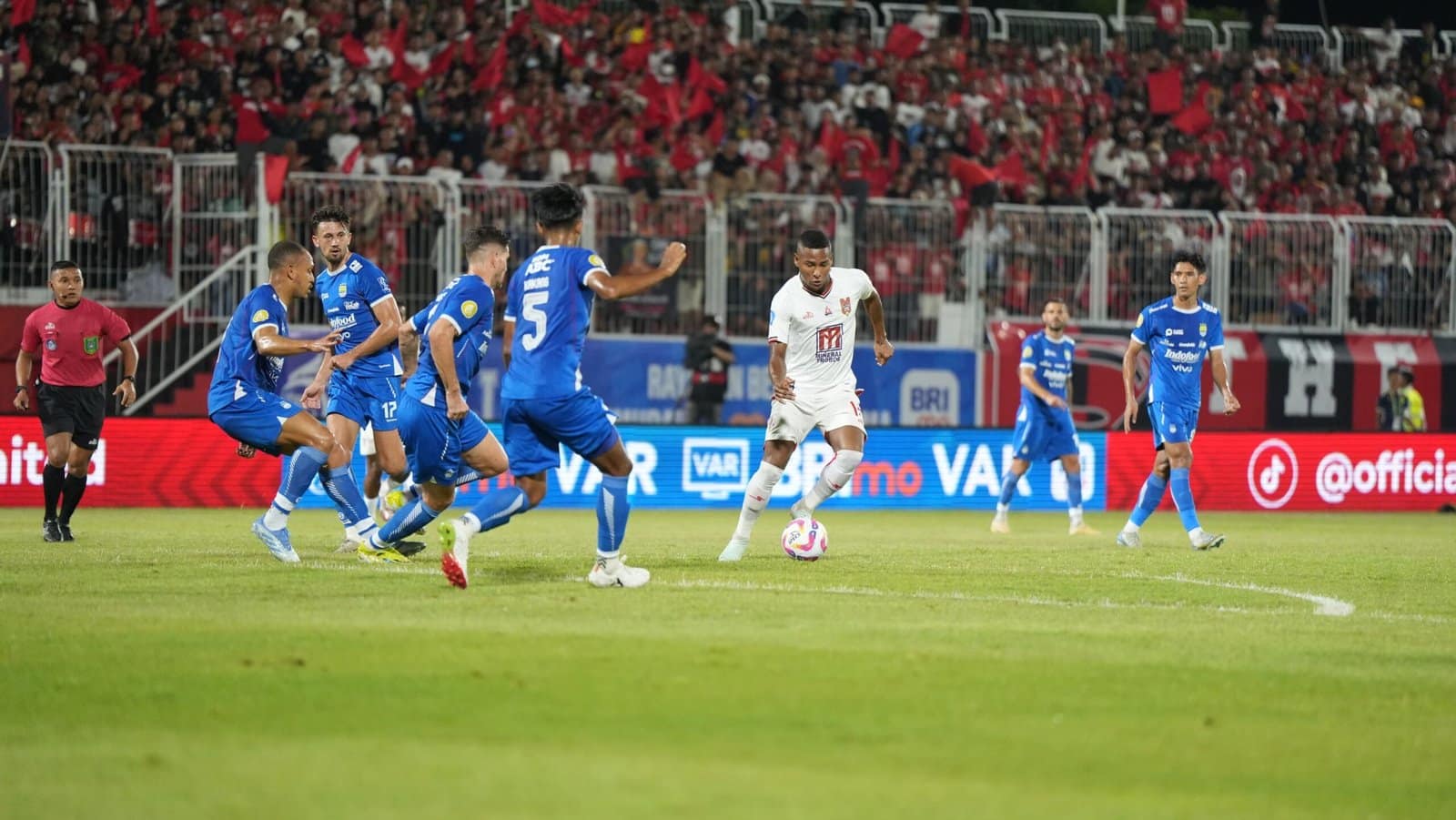 Malut United Pupuskan Ambisi Kunci Juara Persib di Gelora Kie Raha