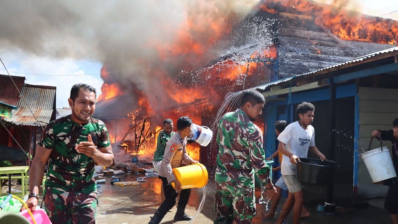 Pasar Buli Terbakar, Warga Sekitar Terpaksa Mengungsi