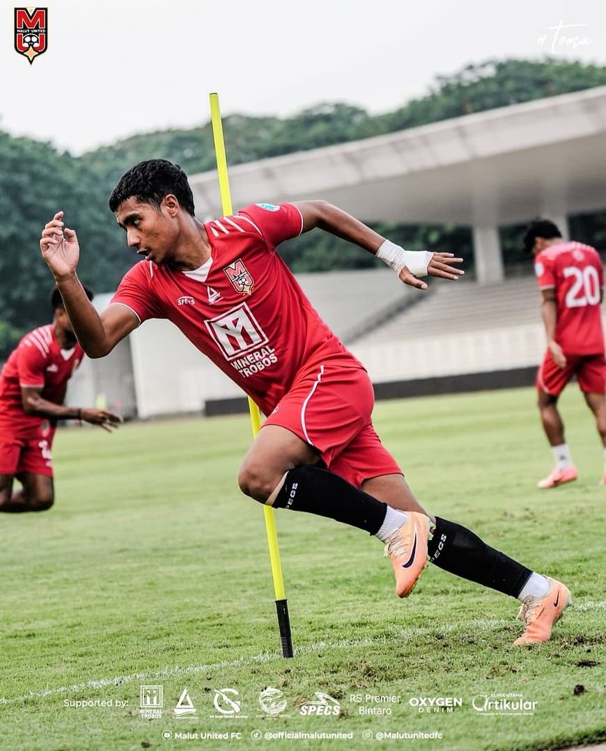 Adu Konsisten Persebaya Malut United